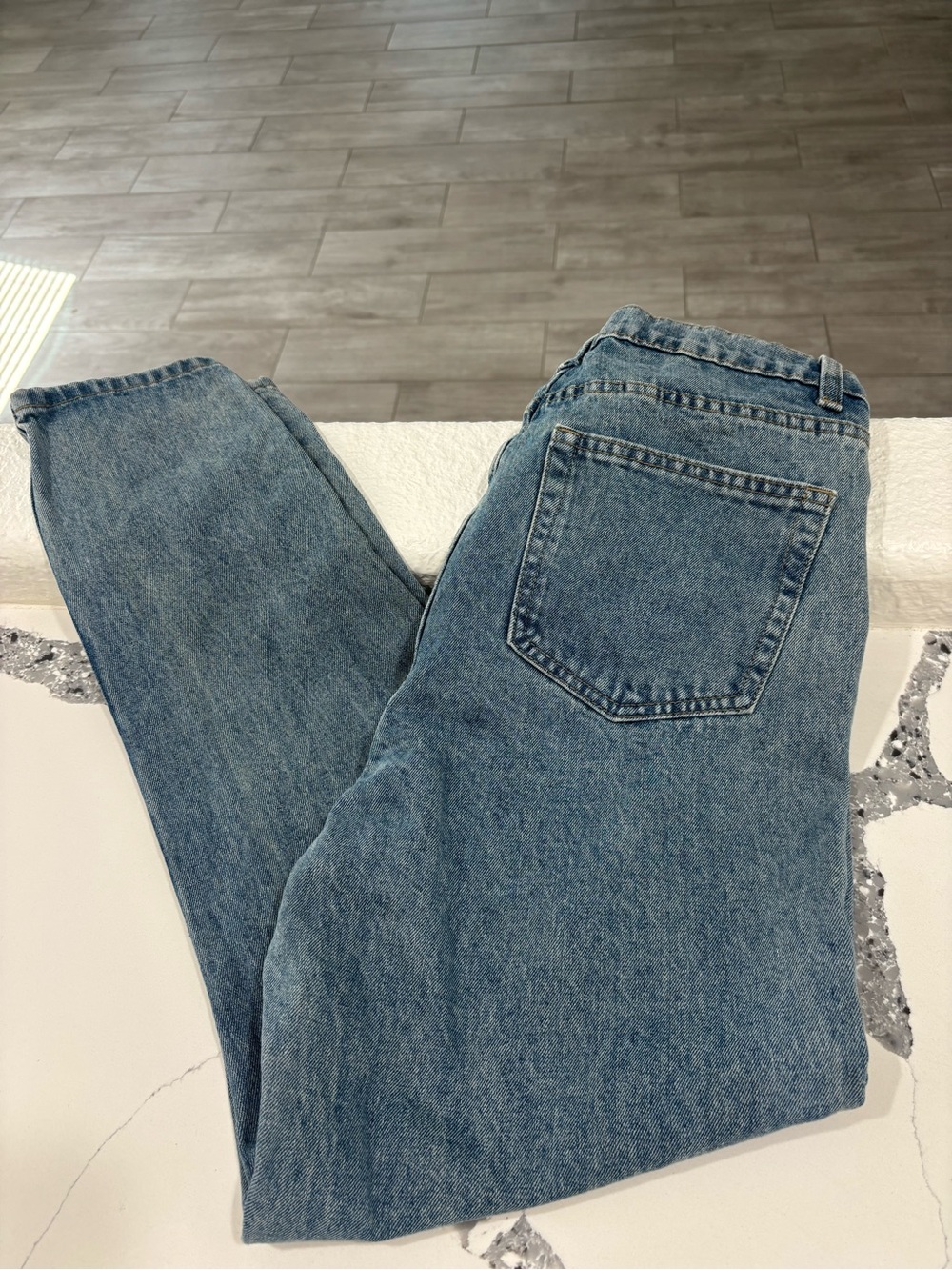 Classic High-Rise Women's Blue Denim Jeans Thcreasa